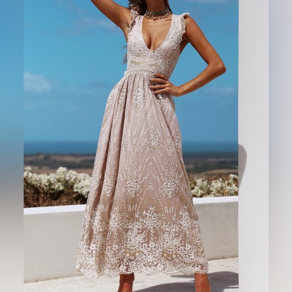 Hello Molly “Gold on the ceiling maxi dress” in Champagne size Small - Picture 4 of 6